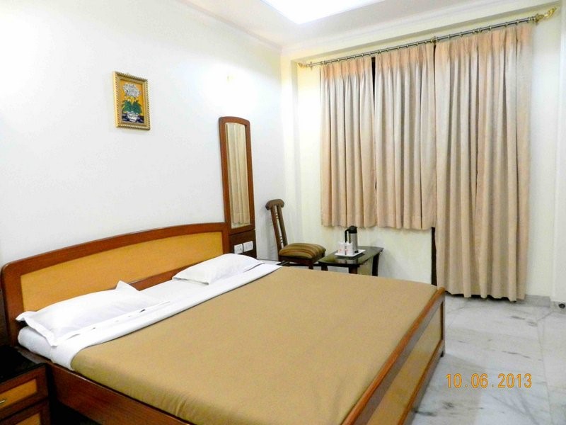 Affordable Hotel Chandni Chowk Room Bed Front View