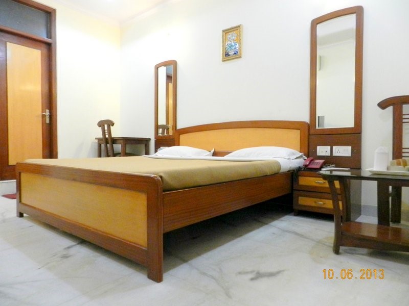 Top Hotel in Chandni Chowk Room Bed Front View